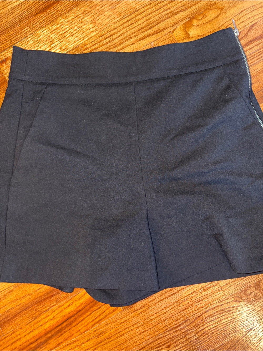 Zara - Black Women's Tailored Shorts with side zipper (Small)